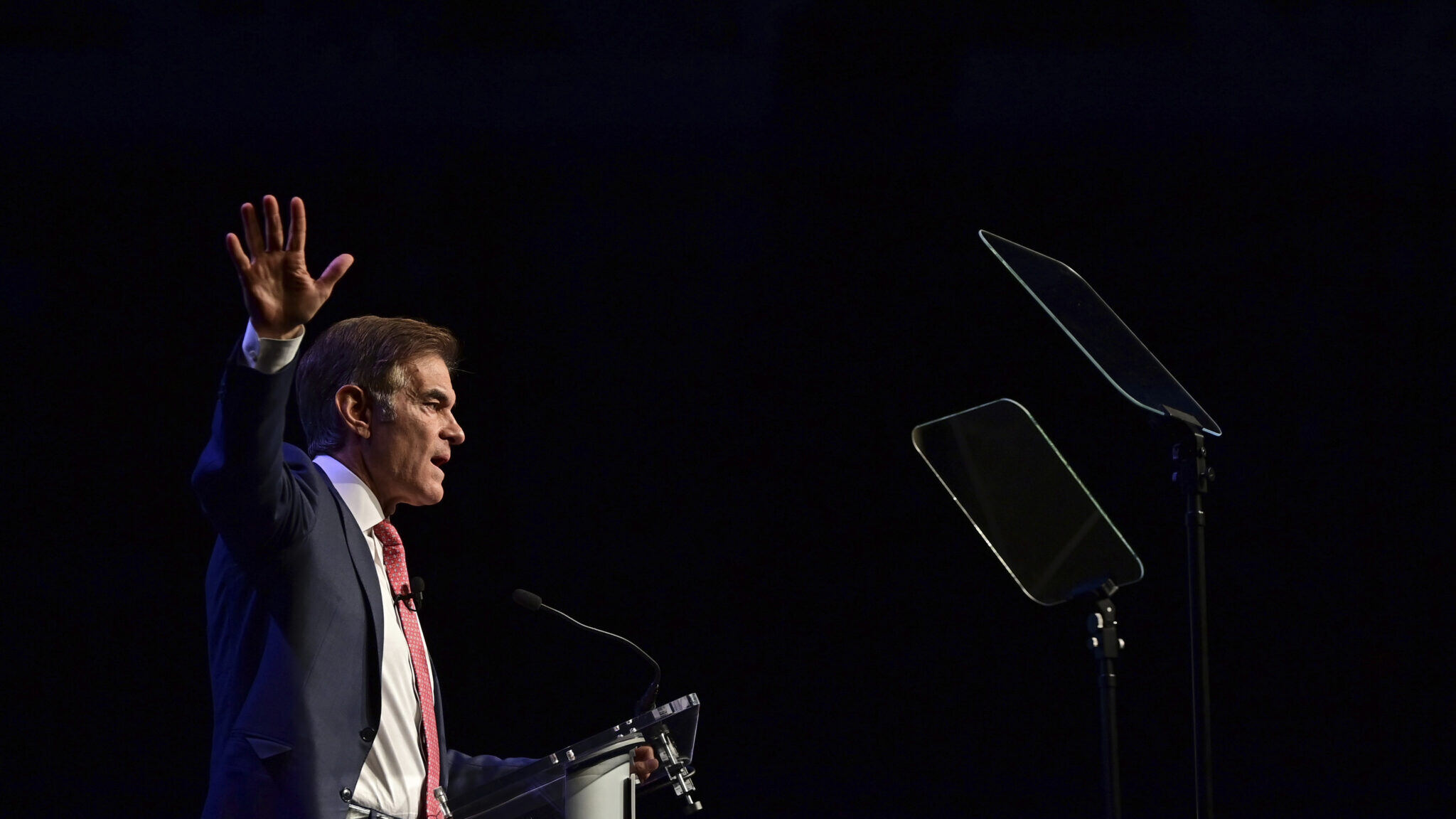 Dr. Oz speaks during a campaign stop in Erie, Pennsylvania