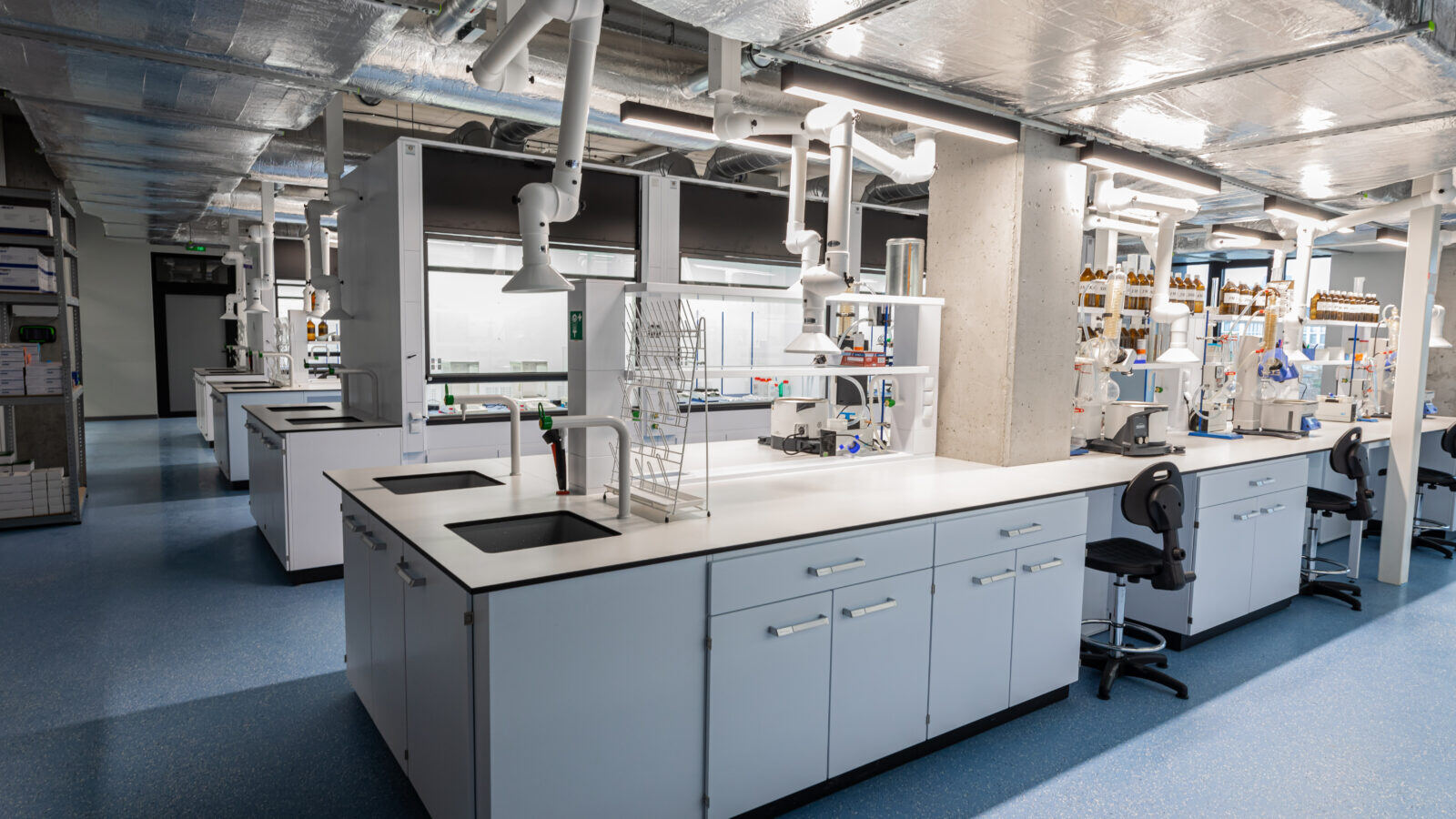 An empty research lab, without any humans around